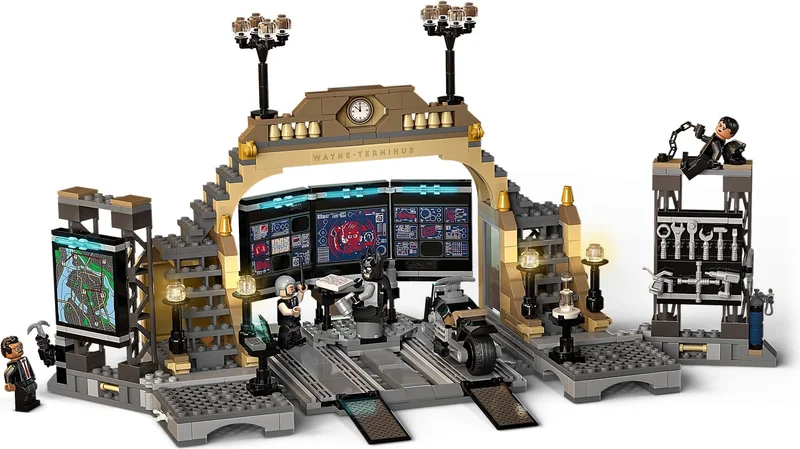 Batcave: The Riddler Face-off - View 6