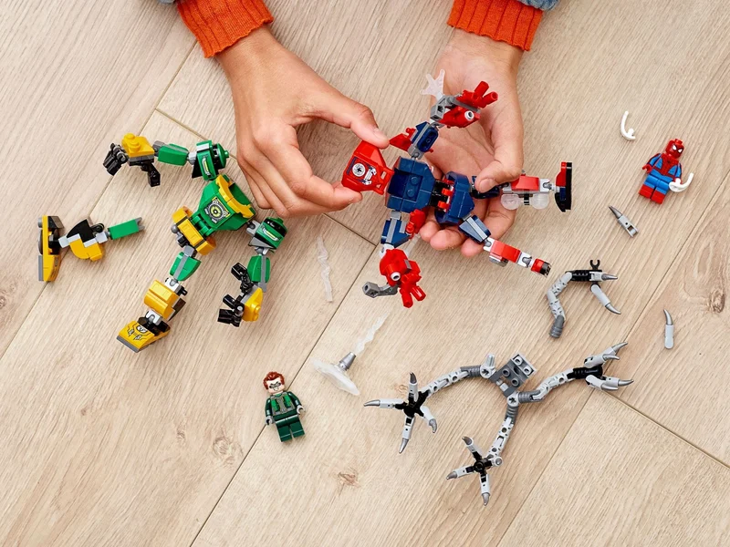 Spider-Man & Doctor Octopus Mech Battle - View 8