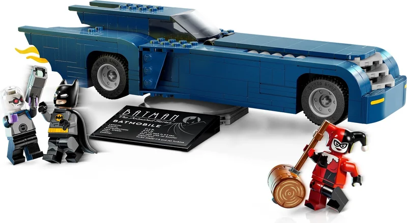 Batman with the Batmobile vs Harley Quinn and Mr. Freeze - View 2