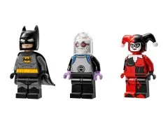 Batman with the Batmobile vs Harley Quinn and Mr. Freeze - View 5