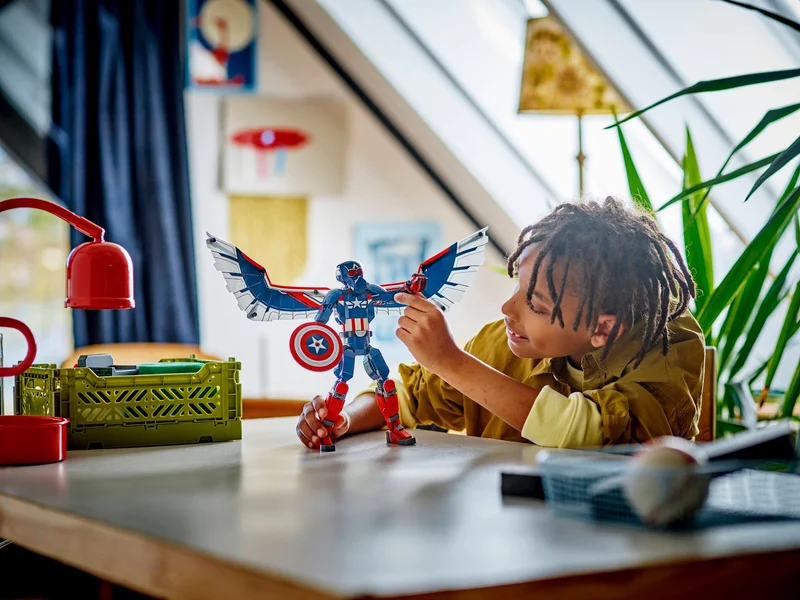 New Captain America Construction Figure - View 5