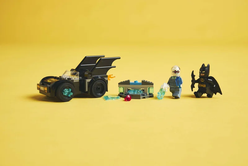 Batman & Batmobile vs. Mr. Freeze - View 6