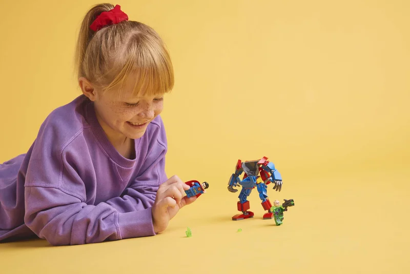 Superman Mech vs. Lex Luthor - View 5