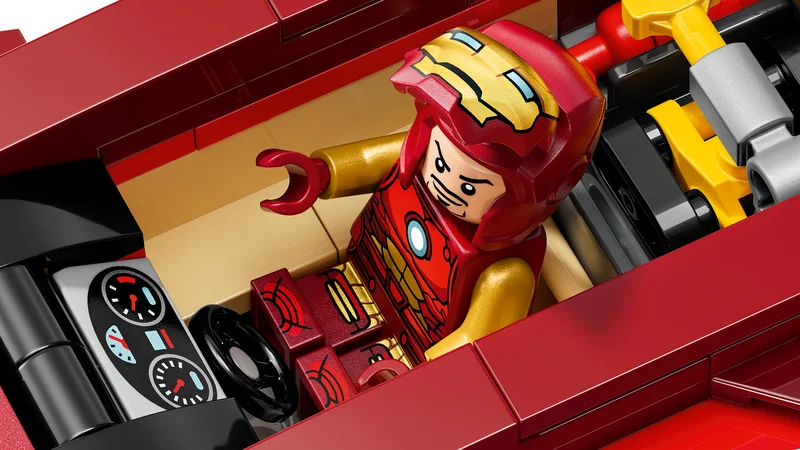 Iron Man Car & Black Panther vs. Red Hulk - View 3