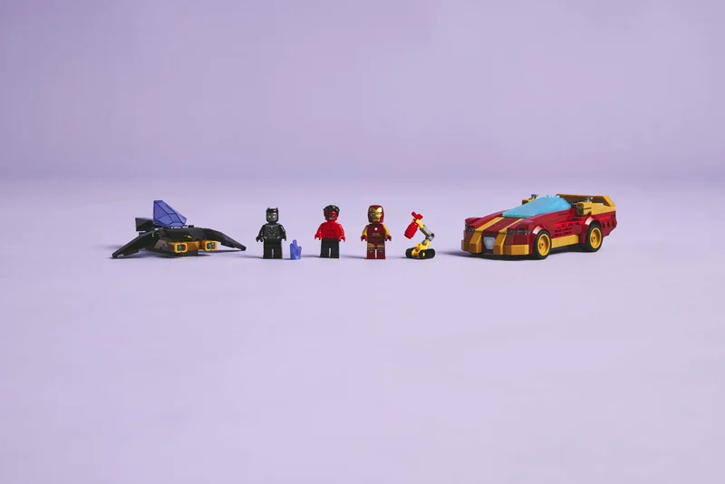 Iron Man Car & Black Panther vs. Red Hulk - View 7