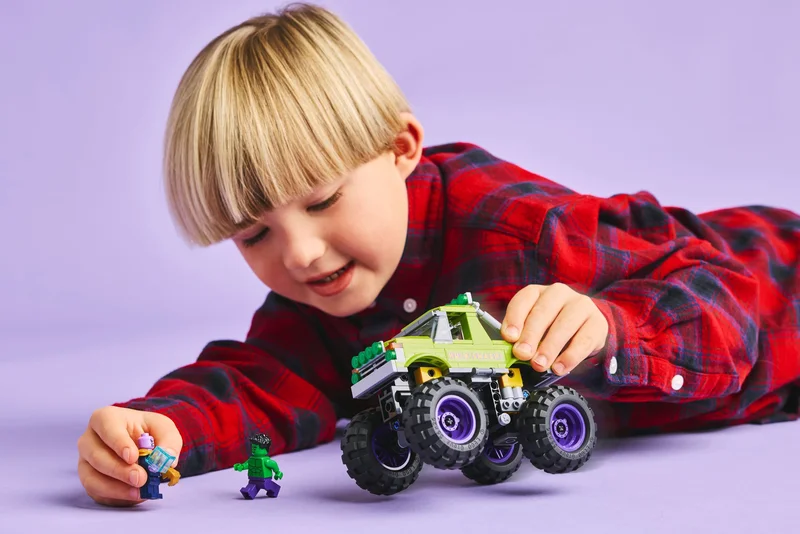 The Hulk Truck vs. Thanos - View 3
