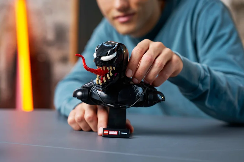 Venom Bust - View 6