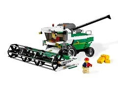 Combine Harvester - View 2