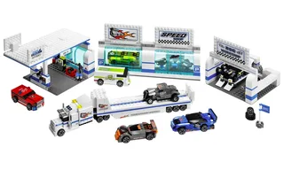 LEGO 8154-1 Brick Street Customs — 1021 pieces, released 2008