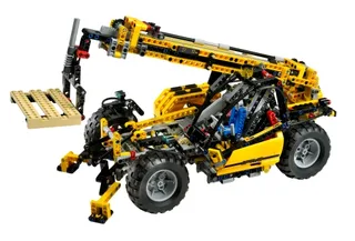 LEGO 8295-1 Telescopic Handler — 1182 pieces, released 2008