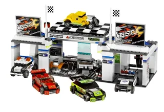LEGO 8681-1 Tuner Garage — 658 pieces, released 2006