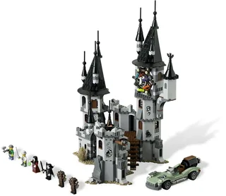 LEGO 9468-1 Vampyre Castle — 949 pieces, released 2012