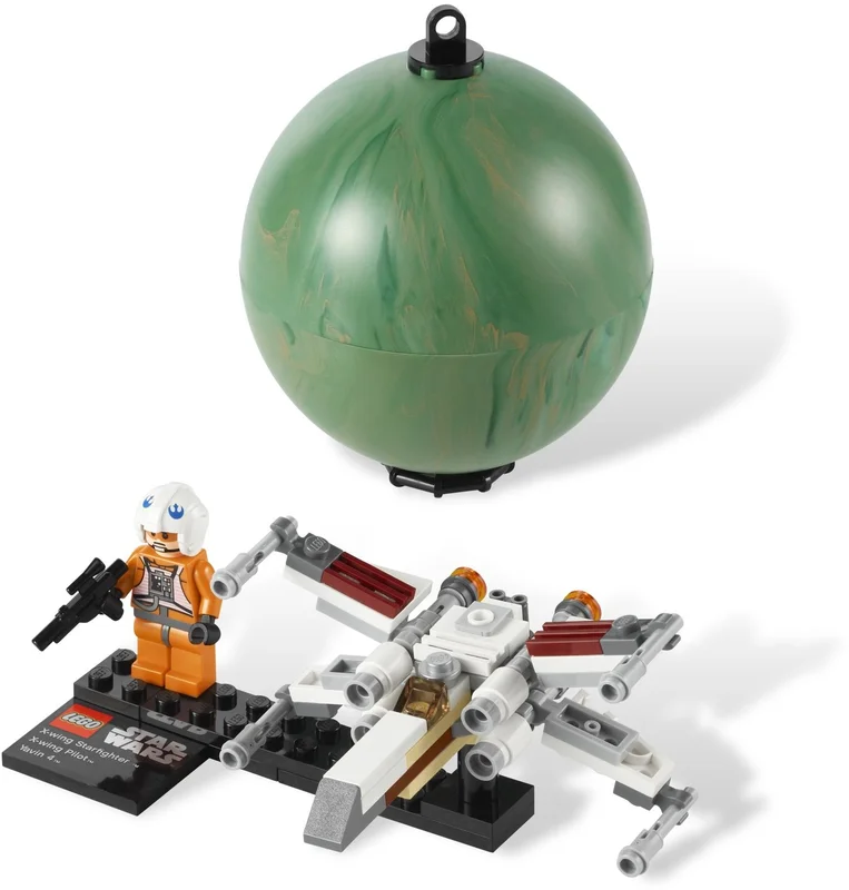 X-wing Starfighter & Yavin 4 - View 5