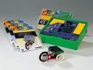 LEGO 9681-1 eLAB Renewable Energy Set — 713 pieces, released 1999