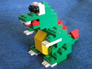 LEGO llca10-1 Dragon Sculpture (Legoland California) — 70 pieces, released 2000